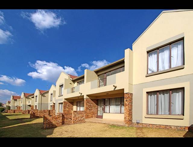 1 BEDROOM TOWNHOUSE RENTED IN ESTHER PARK